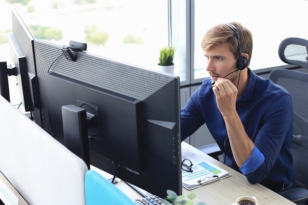 Tecnico si occupa di gestione remota.