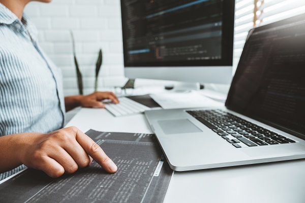 Professionista si occupa dello sviluppo di software.